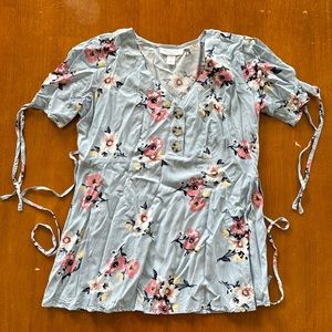 Floral maternity blouse